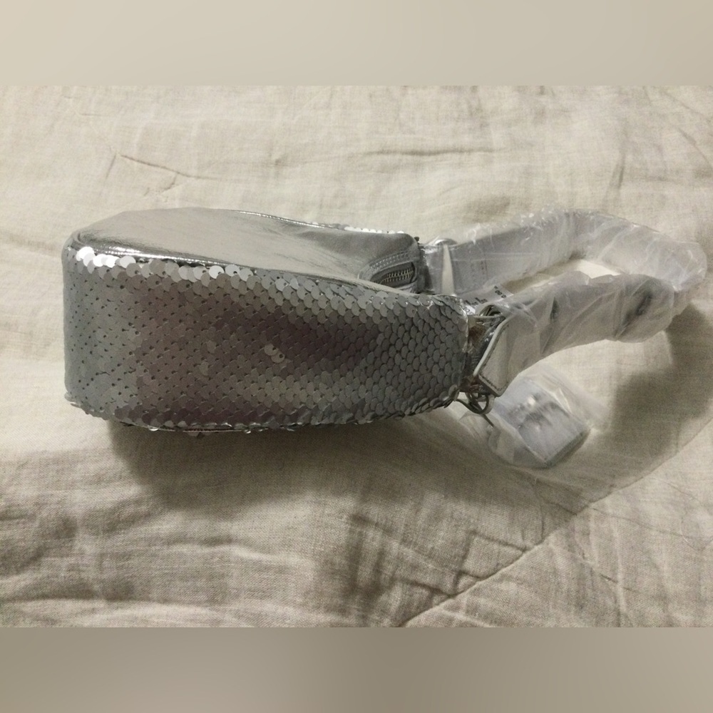 Nicole Miller Silver Sequin Small Shoulder Bag 8.5x6x2.5 - Picture 6 of 9